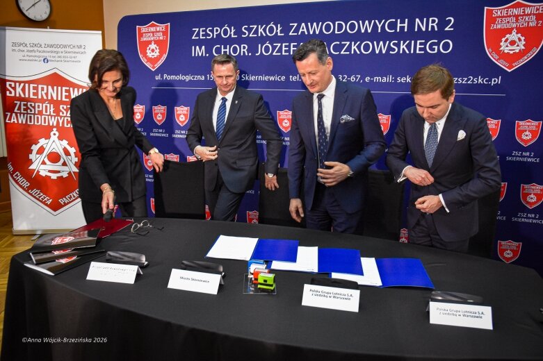  To może być jeden z najważniejszych nowych kierunków dla szkolnictwa zawodowego w Skierniewicach. Mechanik podpisał list intencyjny z Polską Grupą Lotniczą, a stawką są przyszłe kadry dla branży lotniczej. 
