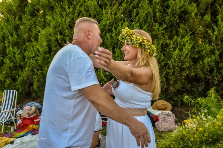  Najkrótsza noc, najdłuższe czary. Jelenie w terenie szukały kwiatu paproci 