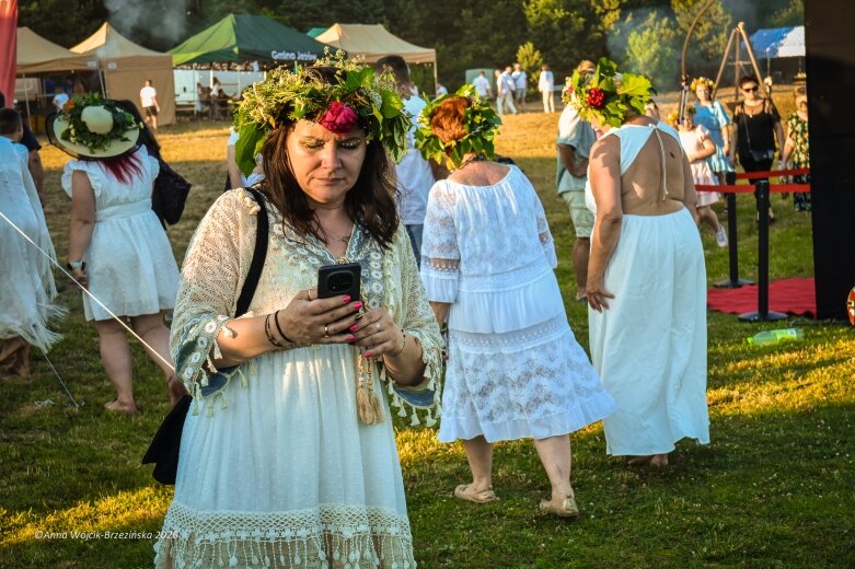  Najkrótsza noc, najdłuższe czary. Jelenie w terenie szukały kwiatu paproci 