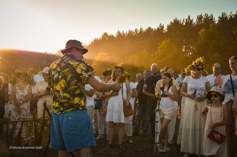  Najkrótsza noc, najdłuższe czary. Jelenie w terenie szukały kwiatu paproci 