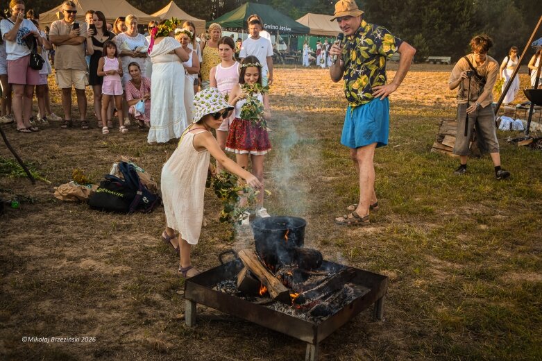  Najkrótsza noc, najdłuższe czary. Jelenie w terenie szukały kwiatu paproci 