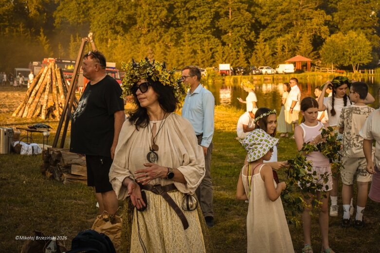  Najkrótsza noc, najdłuższe czary. Jelenie w terenie szukały kwiatu paproci 
