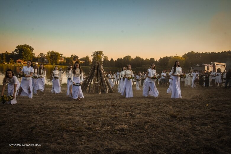  Najkrótsza noc, najdłuższe czary. Jelenie w terenie szukały kwiatu paproci 