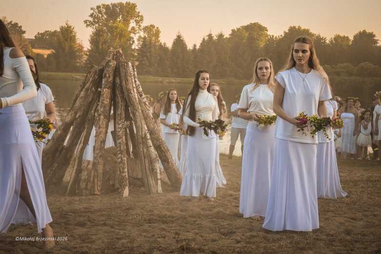  Najkrótsza noc, najdłuższe czary. Jelenie w terenie szukały kwiatu paproci 