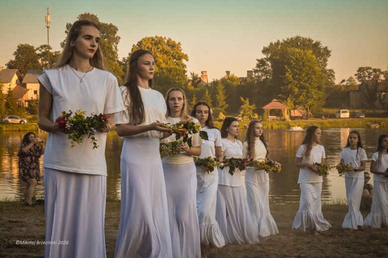  Najkrótsza noc, najdłuższe czary. Jelenie w terenie szukały kwiatu paproci 