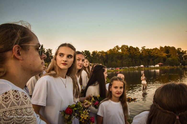  Najkrótsza noc, najdłuższe czary. Jelenie w terenie szukały kwiatu paproci 