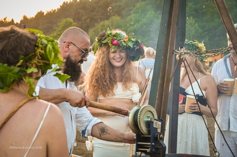  Najkrótsza noc, najdłuższe czary. Jelenie w terenie szukały kwiatu paproci 