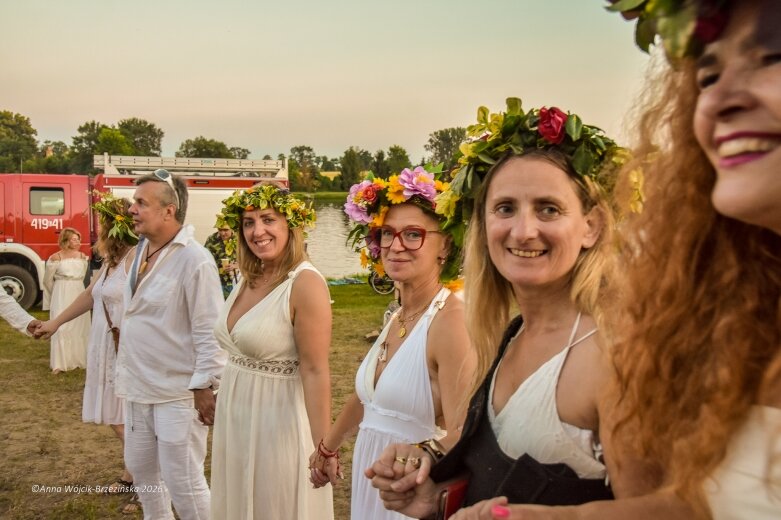  Najkrótsza noc, najdłuższe czary. Jelenie w terenie szukały kwiatu paproci 