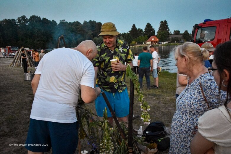  Najkrótsza noc, najdłuższe czary. Jelenie w terenie szukały kwiatu paproci 
