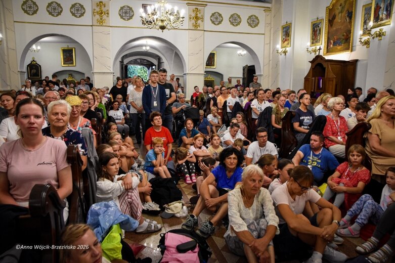  Łowicka pielgrzymka wróciła do Makowa młodsza niż przed rokiem 