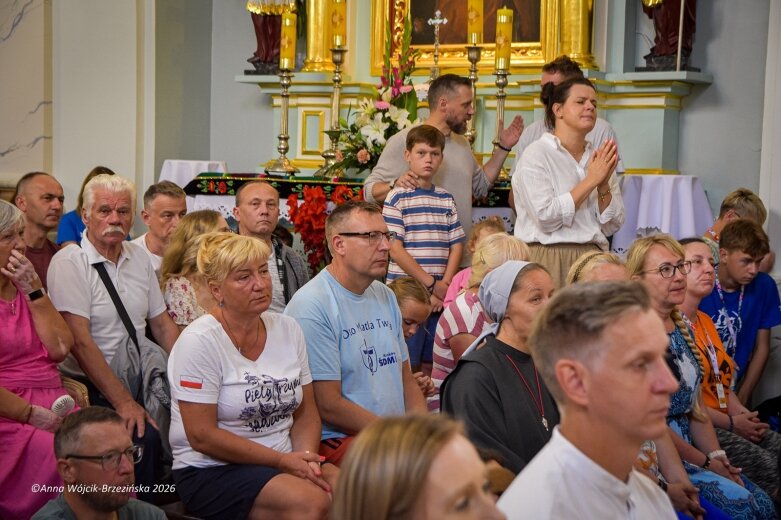  Łowicka pielgrzymka wróciła do Makowa młodsza niż przed rokiem 