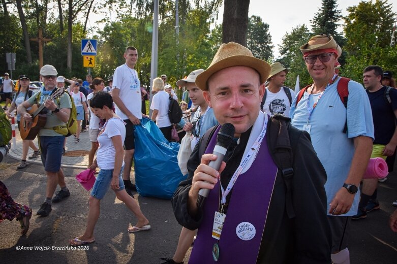  Łowicka pielgrzymka wróciła do Makowa młodsza niż przed rokiem 
