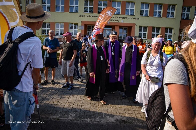  Łowicka pielgrzymka wróciła do Makowa młodsza niż przed rokiem 