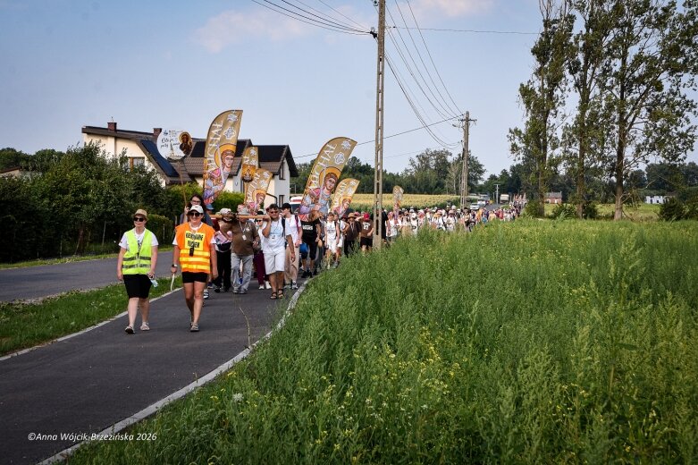  Łowicka pielgrzymka wróciła do Makowa młodsza niż przed rokiem 