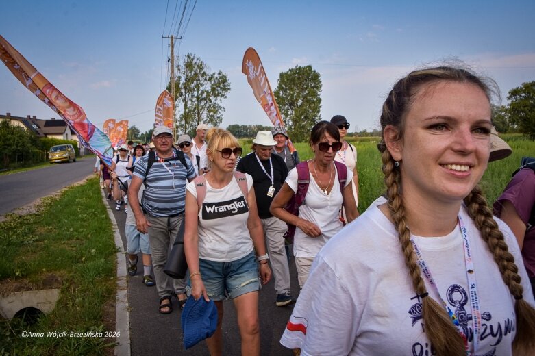  Łowicka pielgrzymka wróciła do Makowa młodsza niż przed rokiem 