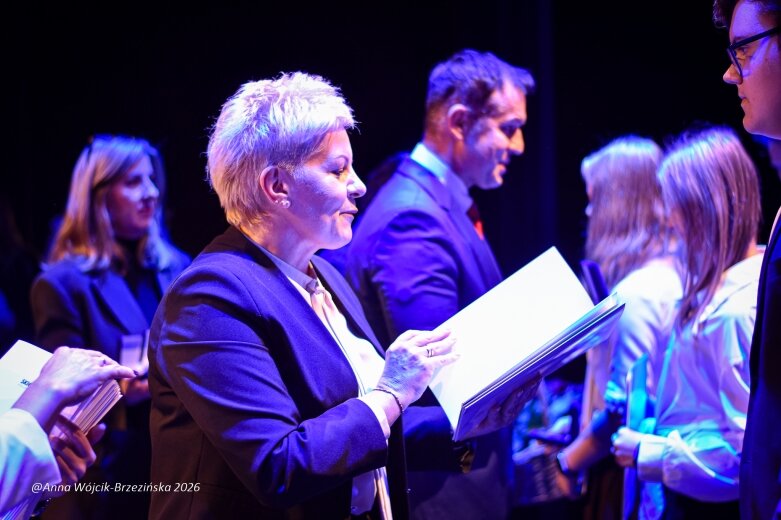 Ponad 250 uczniów odebrało stypendia Prezydenta Miasta Skierniewice 