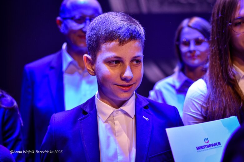  Ponad 250 uczniów odebrało stypendia Prezydenta Miasta Skierniewice 